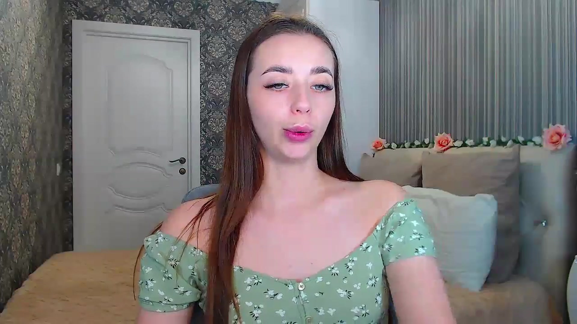 Gallery image thumbnail from EmeraldLilyyy's myfreecams stream on, 11/08/2024, 14:25 image 2 of 20