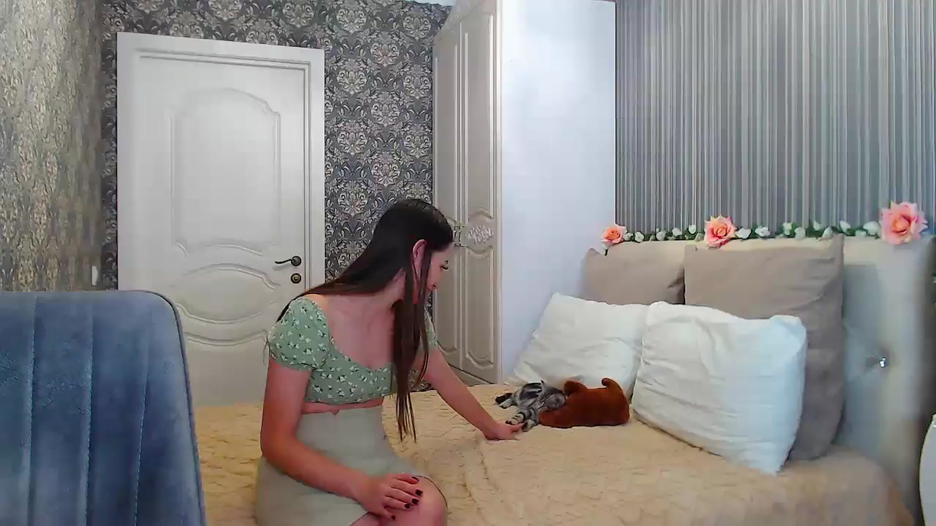 Gallery image thumbnail from EmeraldLilyyy's myfreecams stream on, 11/08/2024, 14:25 image 14 of 20
