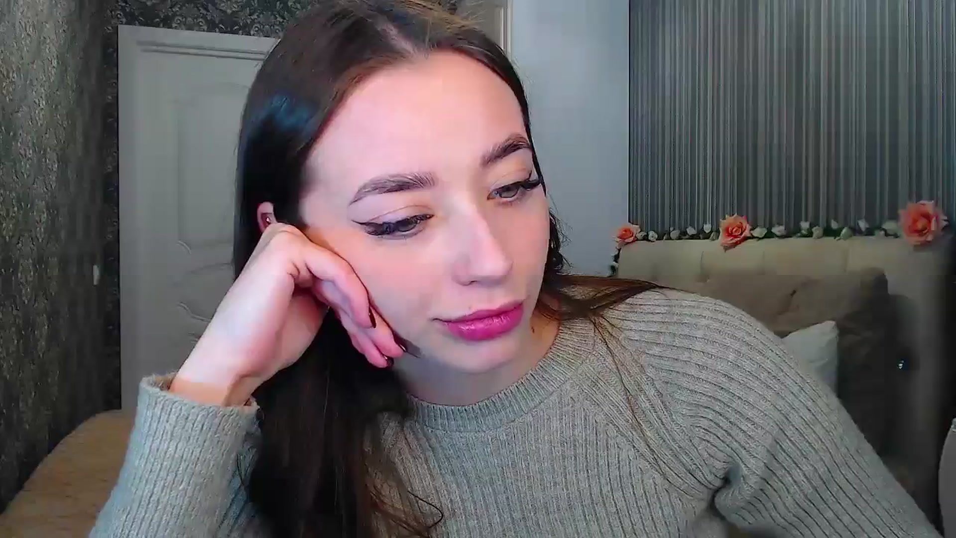 Gallery image thumbnail from EmeraldLilyyy's myfreecams stream on, 11/14/2024, 14:45 image 19 of 20