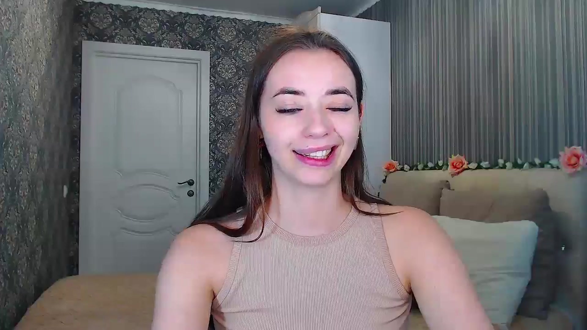 Gallery image thumbnail from EmeraldLilyyy's myfreecams stream on, 11/15/2024, 15:00 image 16 of 20