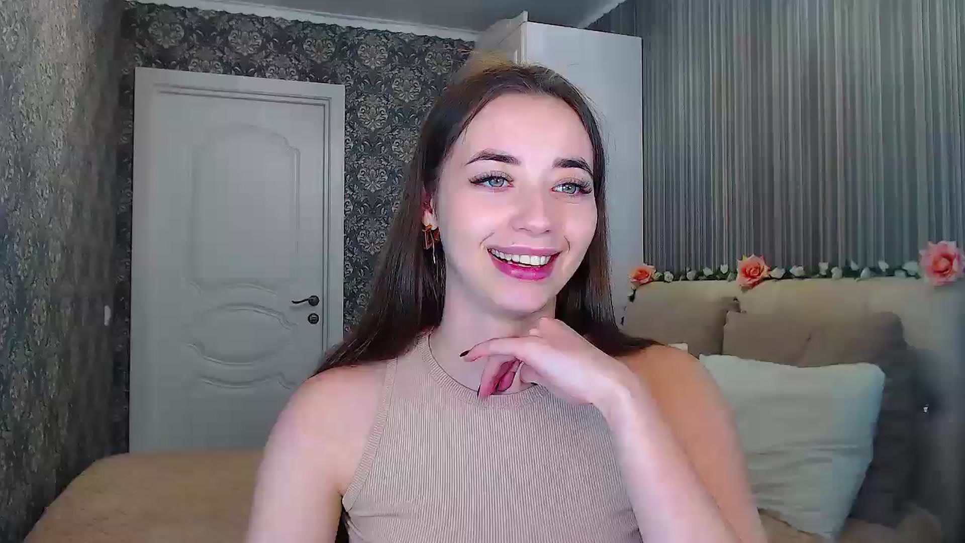 Gallery image thumbnail from EmeraldLilyyy's myfreecams stream on, 11/15/2024, 15:00 image 13 of 20