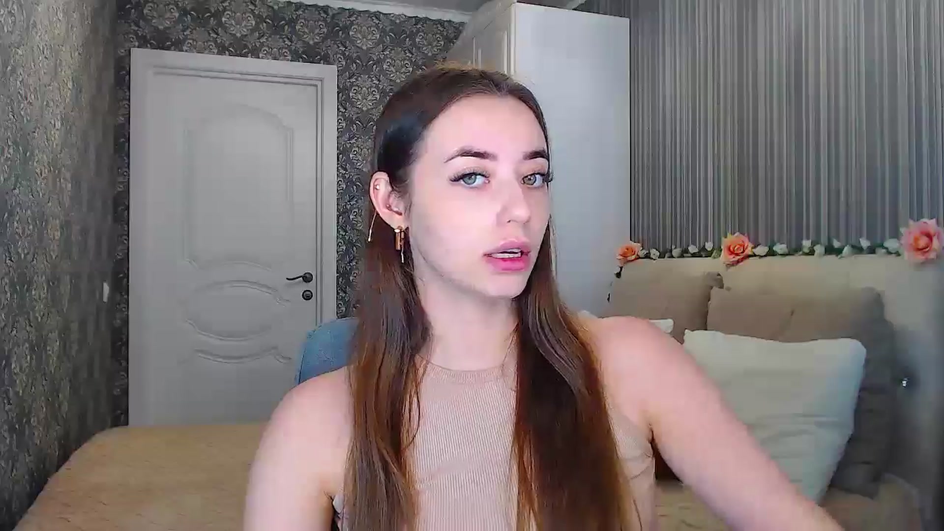 Gallery image thumbnail from EmeraldLilyyy's myfreecams stream on, 11/15/2024, 15:00 image 6 of 20