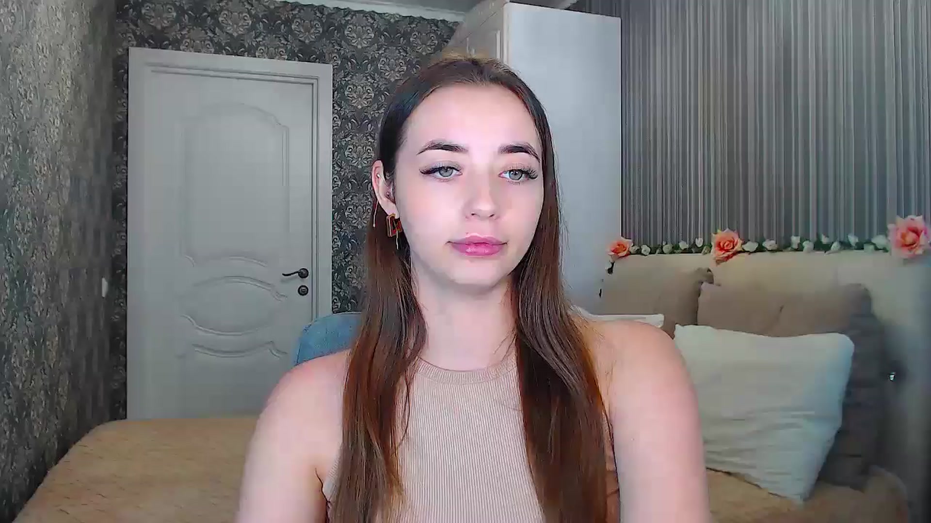 Gallery image thumbnail from EmeraldLilyyy's myfreecams stream on, 11/15/2024, 15:00 image 8 of 20