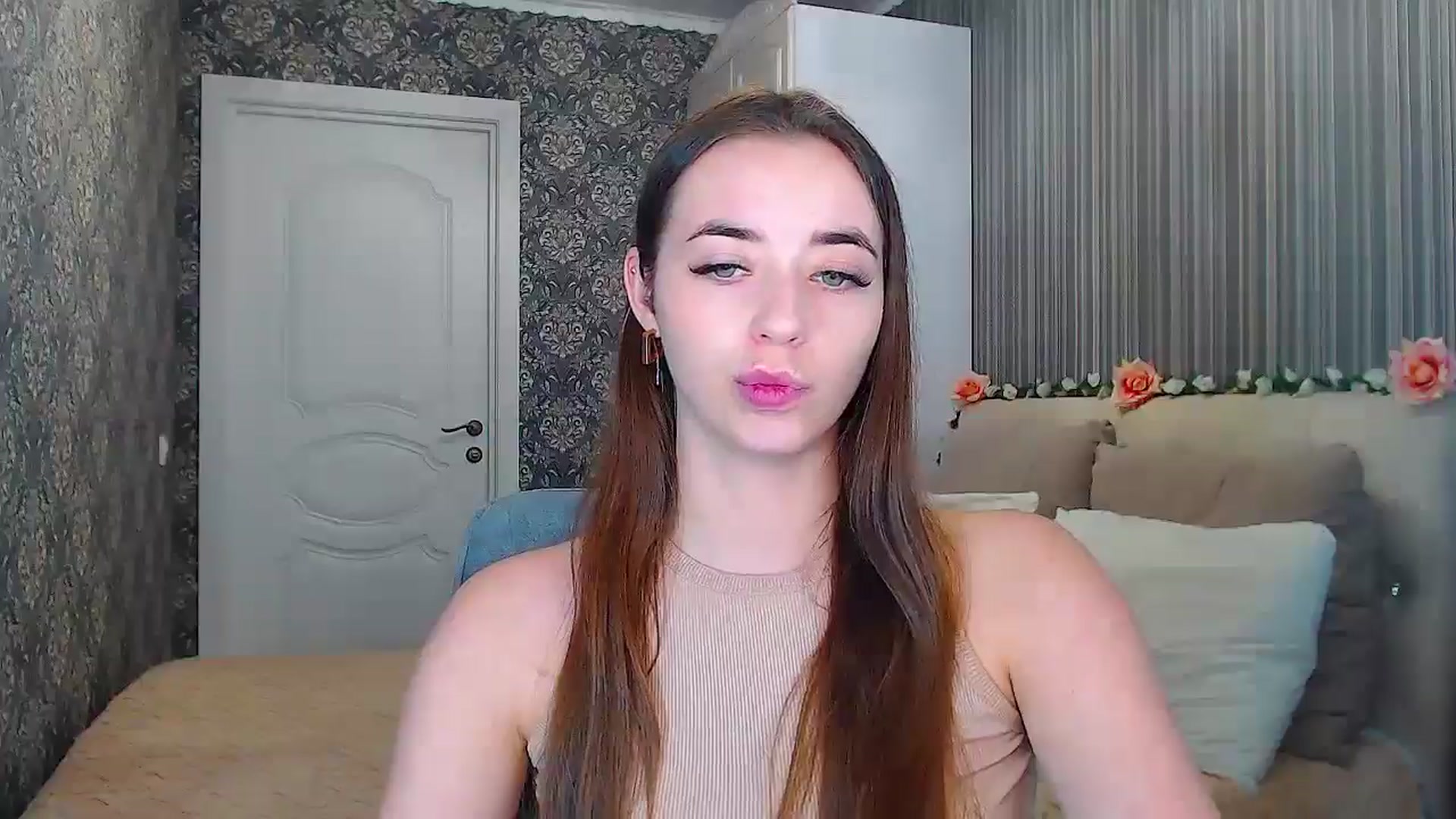 Gallery image thumbnail from EmeraldLilyyy's myfreecams stream on, 11/15/2024, 15:00 image 4 of 20
