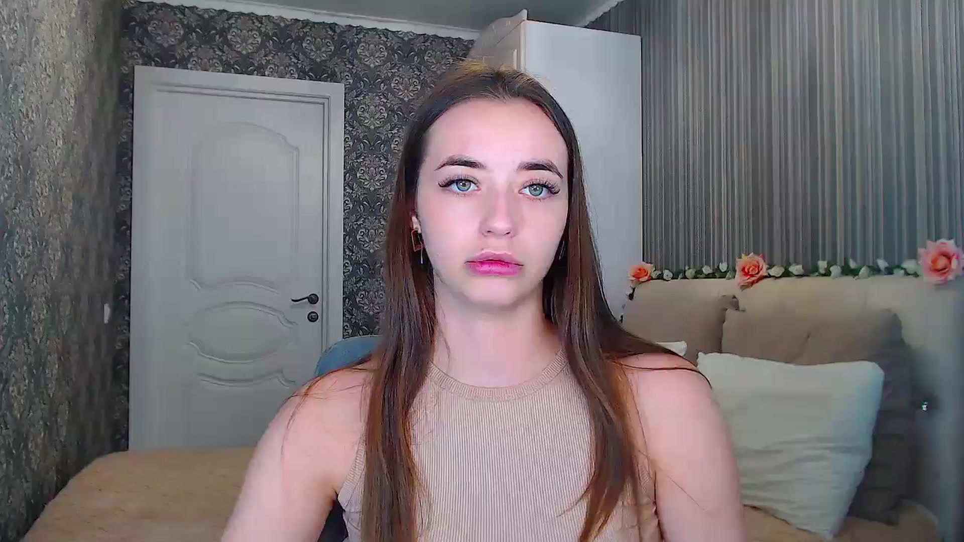 Gallery image thumbnail from EmeraldLilyyy's myfreecams stream on, 11/15/2024, 15:33 image 15 of 20