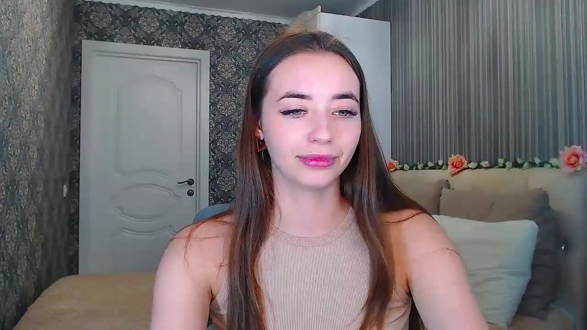 Gallery image thumbnail from EmeraldLilyyy's myfreecams stream on, 11/15/2024, 15:33 image 13 of 20