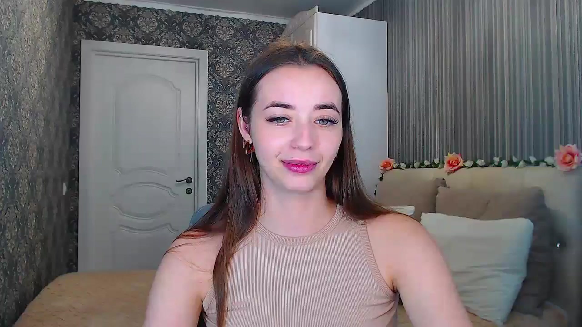 Gallery image thumbnail from EmeraldLilyyy's myfreecams stream on, 11/15/2024, 15:33 image 4 of 20