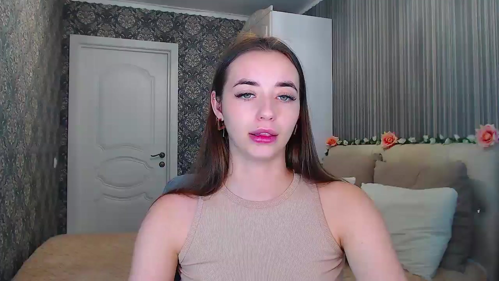 Gallery image thumbnail from EmeraldLilyyy's myfreecams stream on, 11/15/2024, 15:33 image 1 of 20