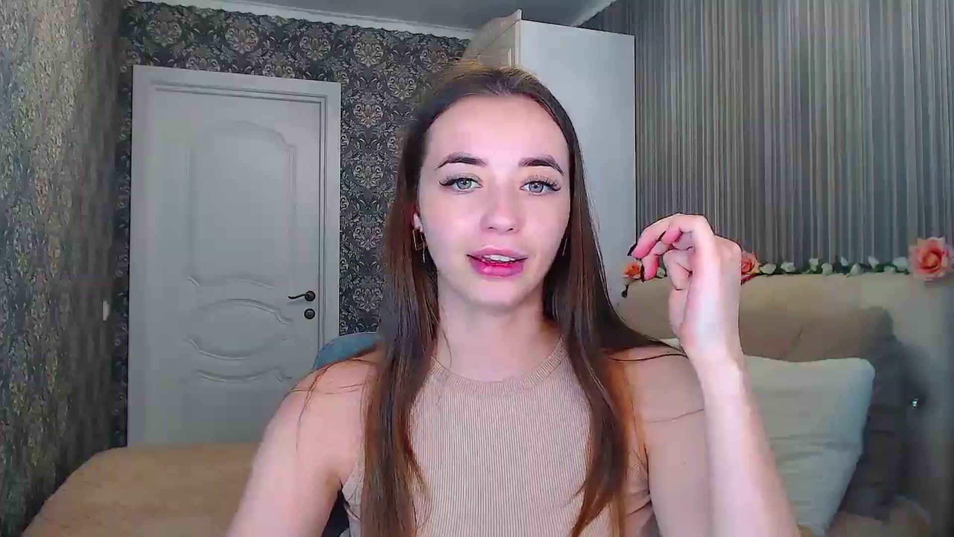 Gallery image thumbnail from EmeraldLilyyy's myfreecams stream on, 11/15/2024, 15:33 image 14 of 20