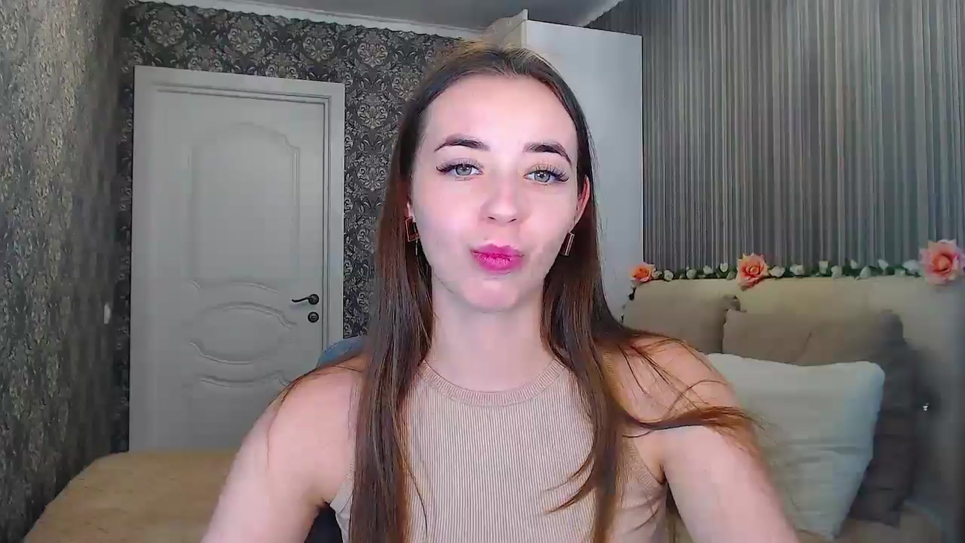 Gallery image thumbnail from EmeraldLilyyy's myfreecams stream on, 11/15/2024, 15:33 image 19 of 20