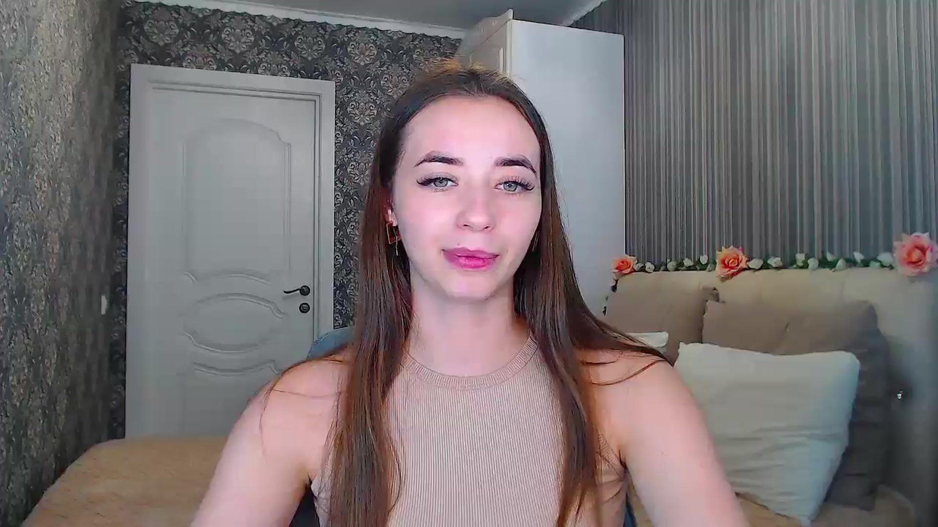 Gallery image thumbnail from EmeraldLilyyy's myfreecams stream on, 11/15/2024, 15:33 image 18 of 20