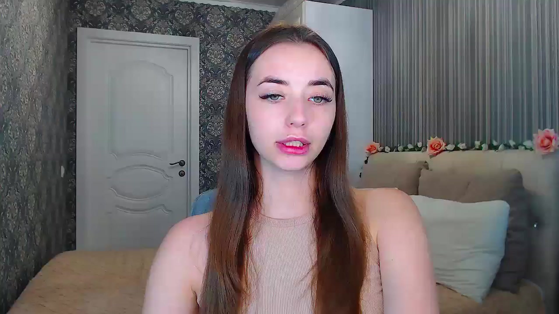 Gallery image thumbnail from EmeraldLilyyy's myfreecams stream on, 11/15/2024, 16:34 image 14 of 20