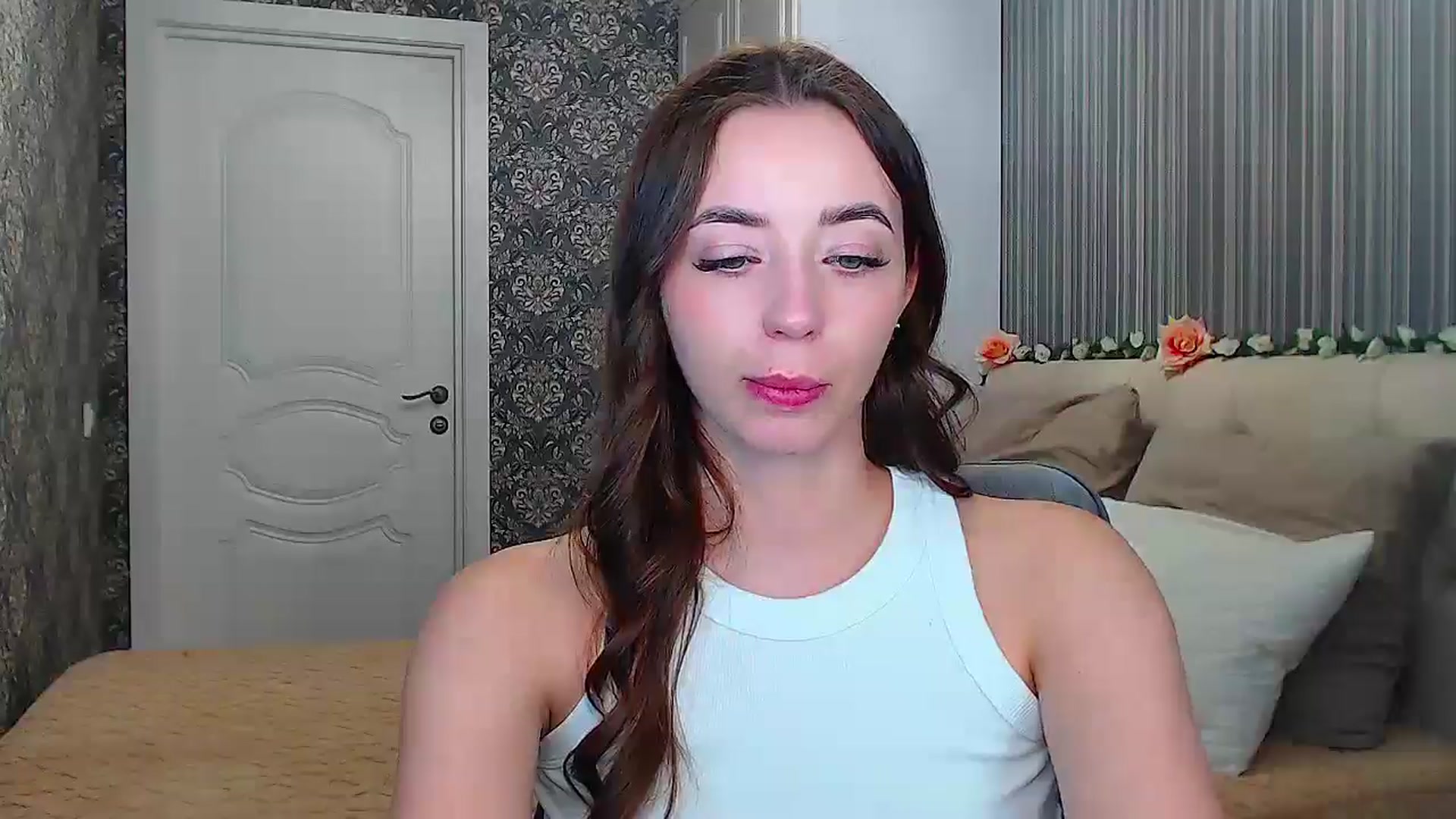 Gallery image thumbnail from EmeraldLilyyy's myfreecams stream on, 11/25/2024, 15:17 image 18 of 20