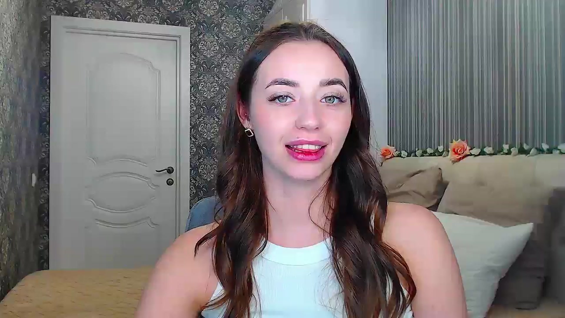 Gallery image thumbnail from EmeraldLilyyy's myfreecams stream on, 11/25/2024, 16:39 image 14 of 20