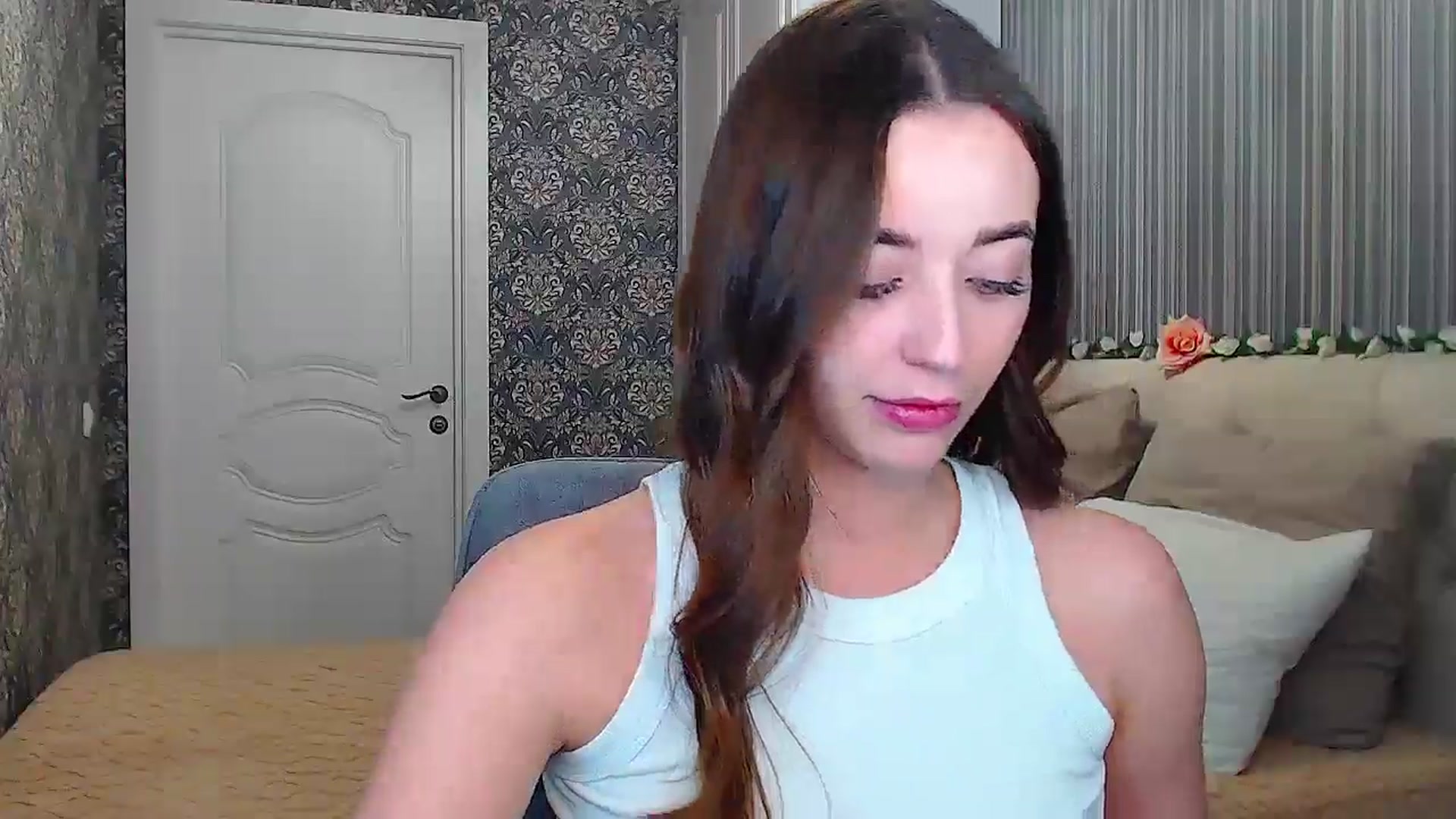 Gallery image thumbnail from EmeraldLilyyy's myfreecams stream on, 11/25/2024, 16:39 image 6 of 20