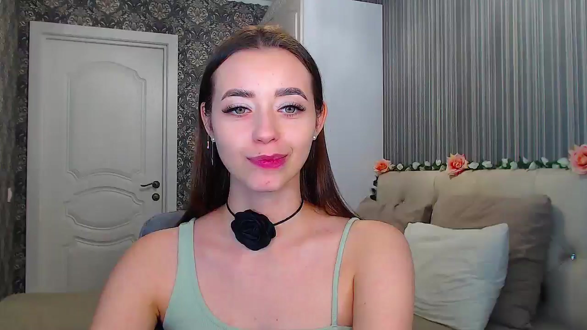 Gallery image thumbnail from EmeraldLilyyy's myfreecams stream on, 12/02/2024, 15:40 image 15 of 20