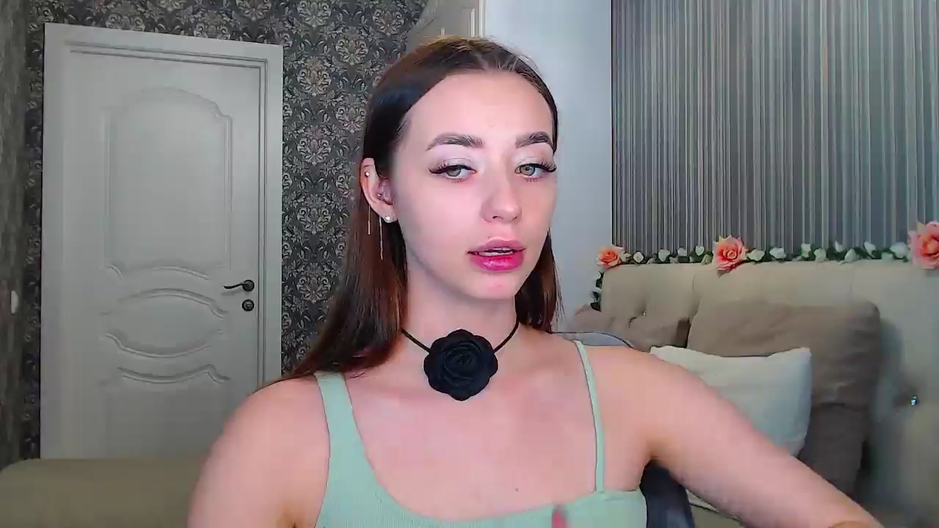 Gallery image thumbnail from EmeraldLilyyy's myfreecams stream on, 12/02/2024, 15:40 image 18 of 20