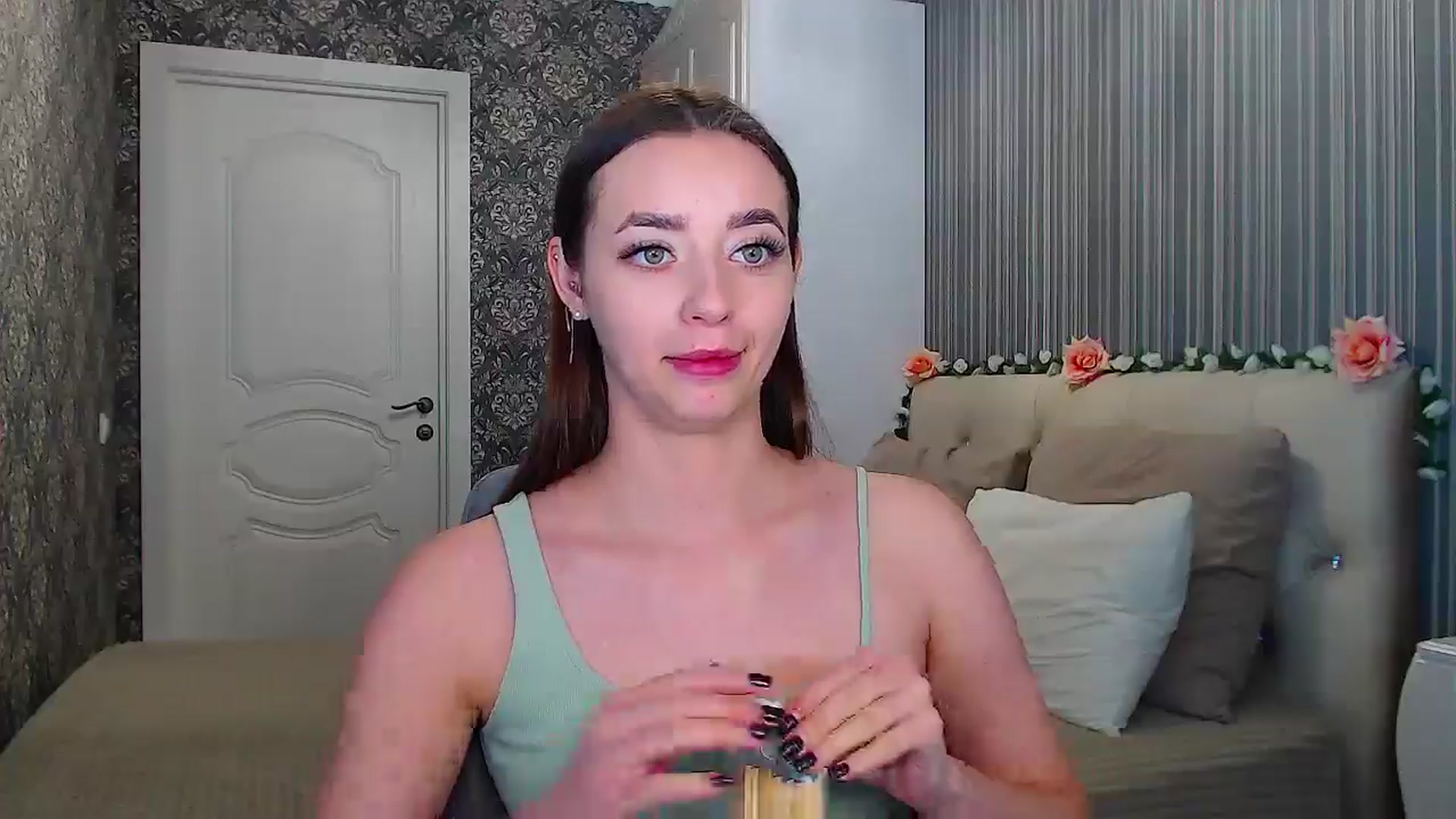 Gallery image thumbnail from EmeraldLilyyy's myfreecams stream on, 12/02/2024, 16:11 image 14 of 20