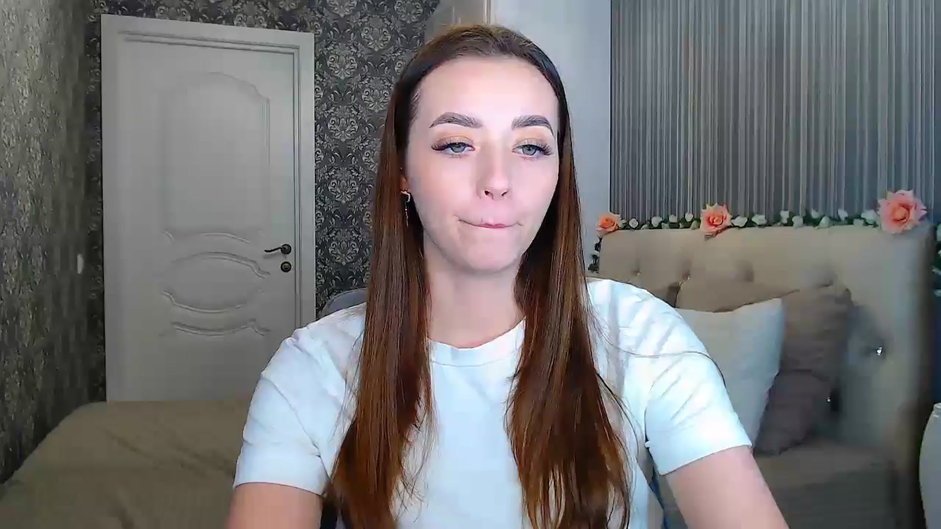 Gallery image thumbnail from EmeraldLilyyy's myfreecams stream on, 12/11/2024, 12:40 image 12 of 20