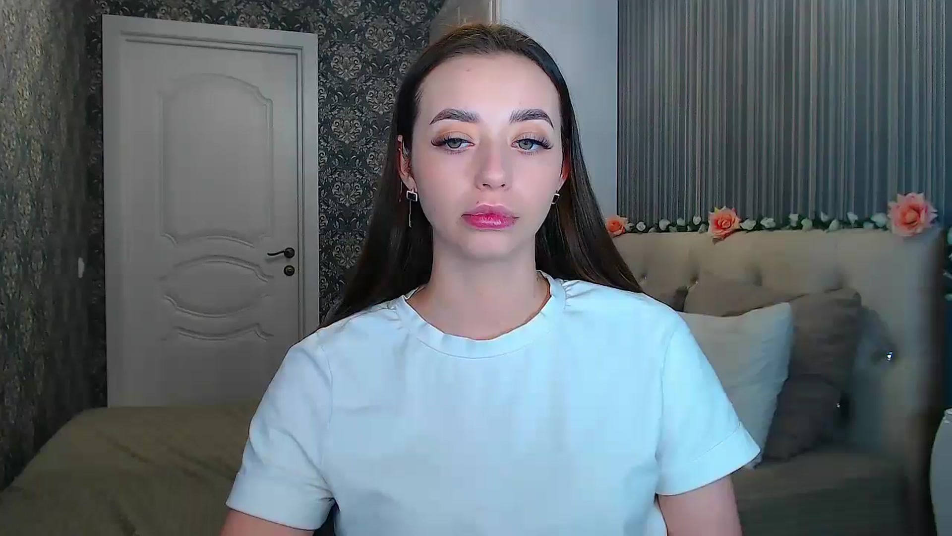 Gallery image thumbnail from EmeraldLilyyy's myfreecams stream on, 12/11/2024, 12:40 image 14 of 20