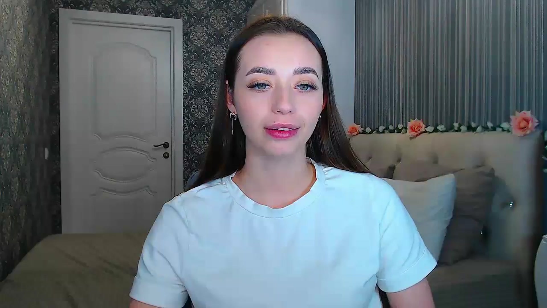 Gallery image thumbnail from EmeraldLilyyy's myfreecams stream on, 12/11/2024, 12:40 image 17 of 20