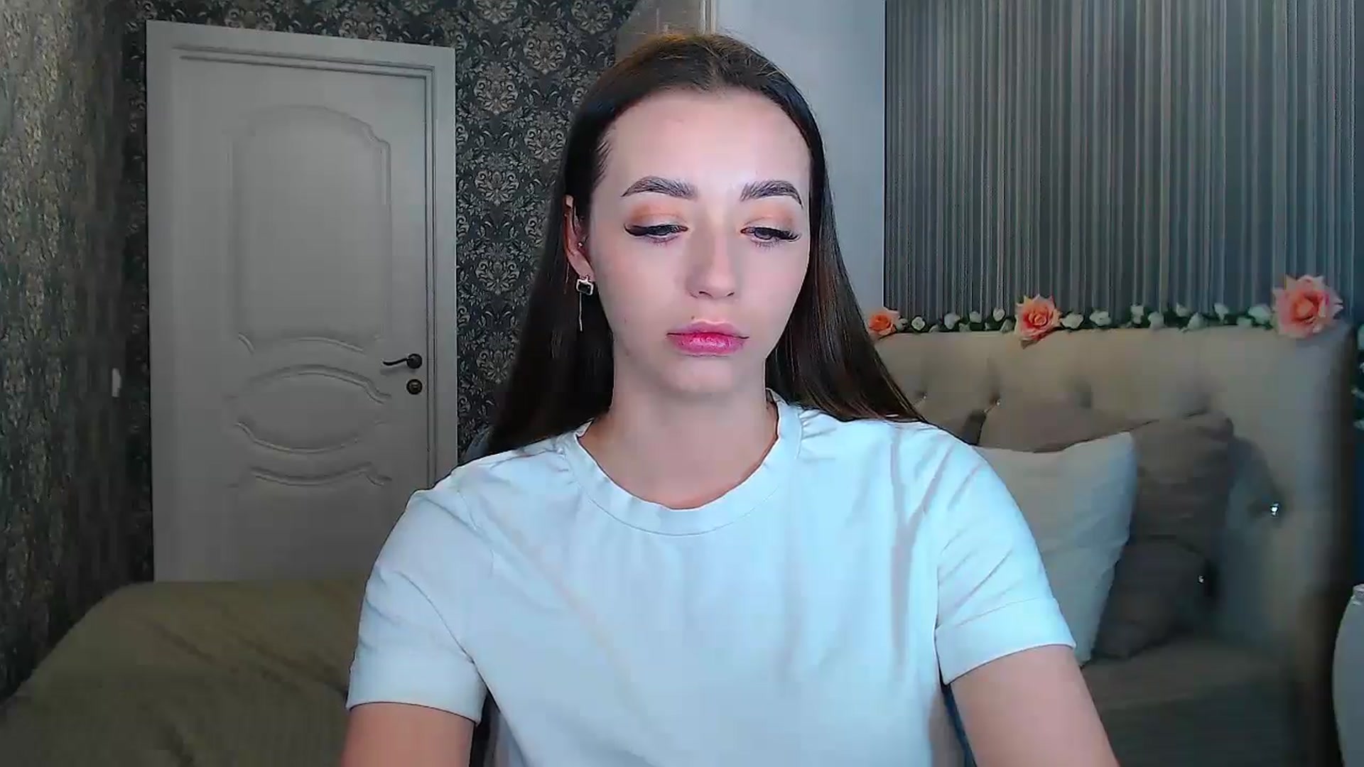 Gallery image thumbnail from EmeraldLilyyy's myfreecams stream on, 12/11/2024, 12:40 image 16 of 20