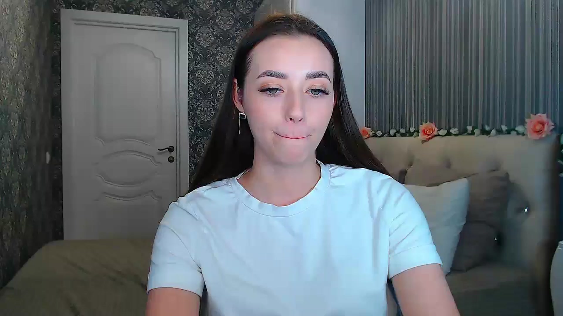 Gallery image thumbnail from EmeraldLilyyy's myfreecams stream on, 12/11/2024, 12:40 image 13 of 20