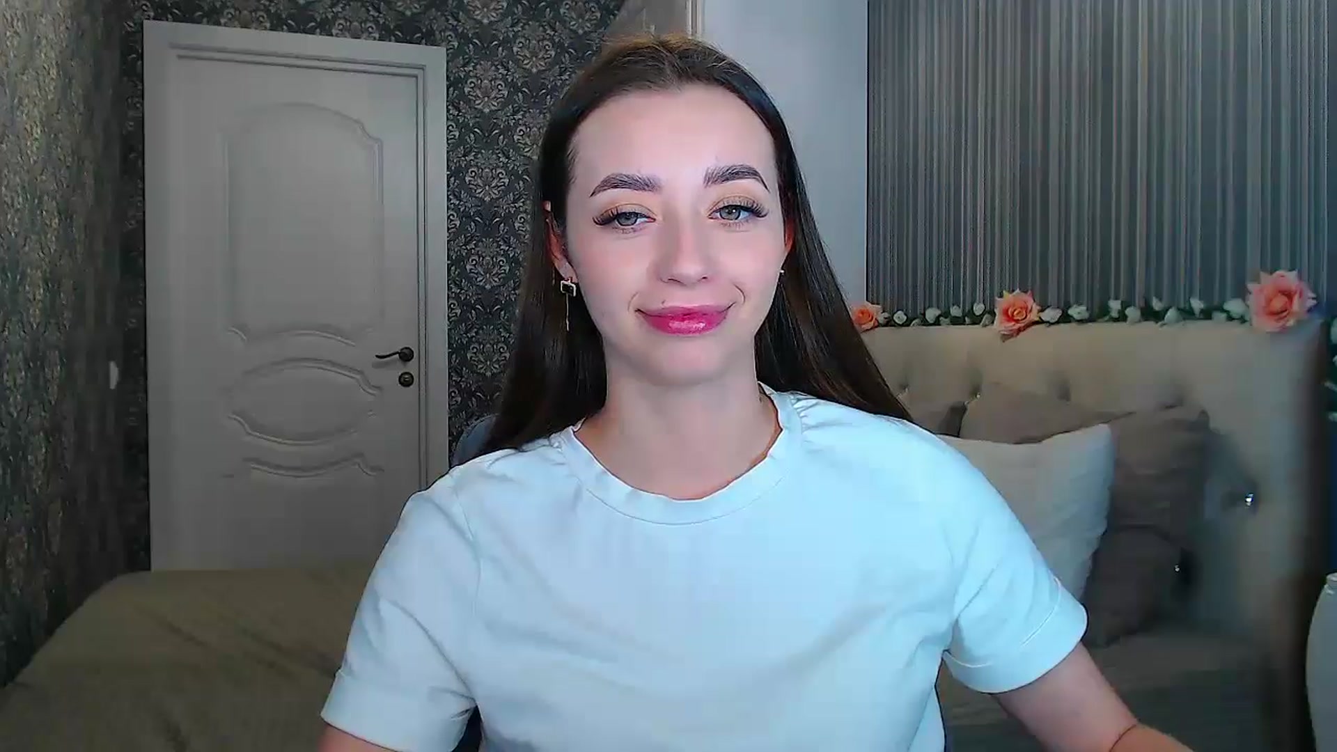 Gallery image thumbnail from EmeraldLilyyy's myfreecams stream on, 12/11/2024, 12:40 image 15 of 20