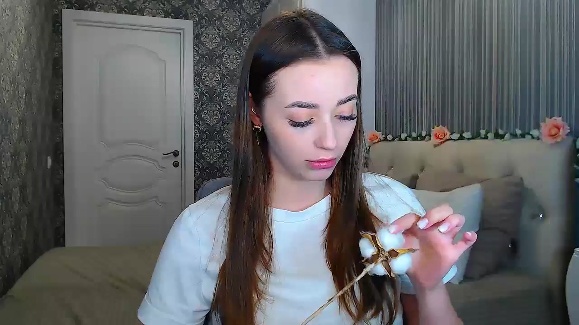 Gallery image thumbnail from EmeraldLilyyy's myfreecams stream on, 12/11/2024, 12:40 image 11 of 20