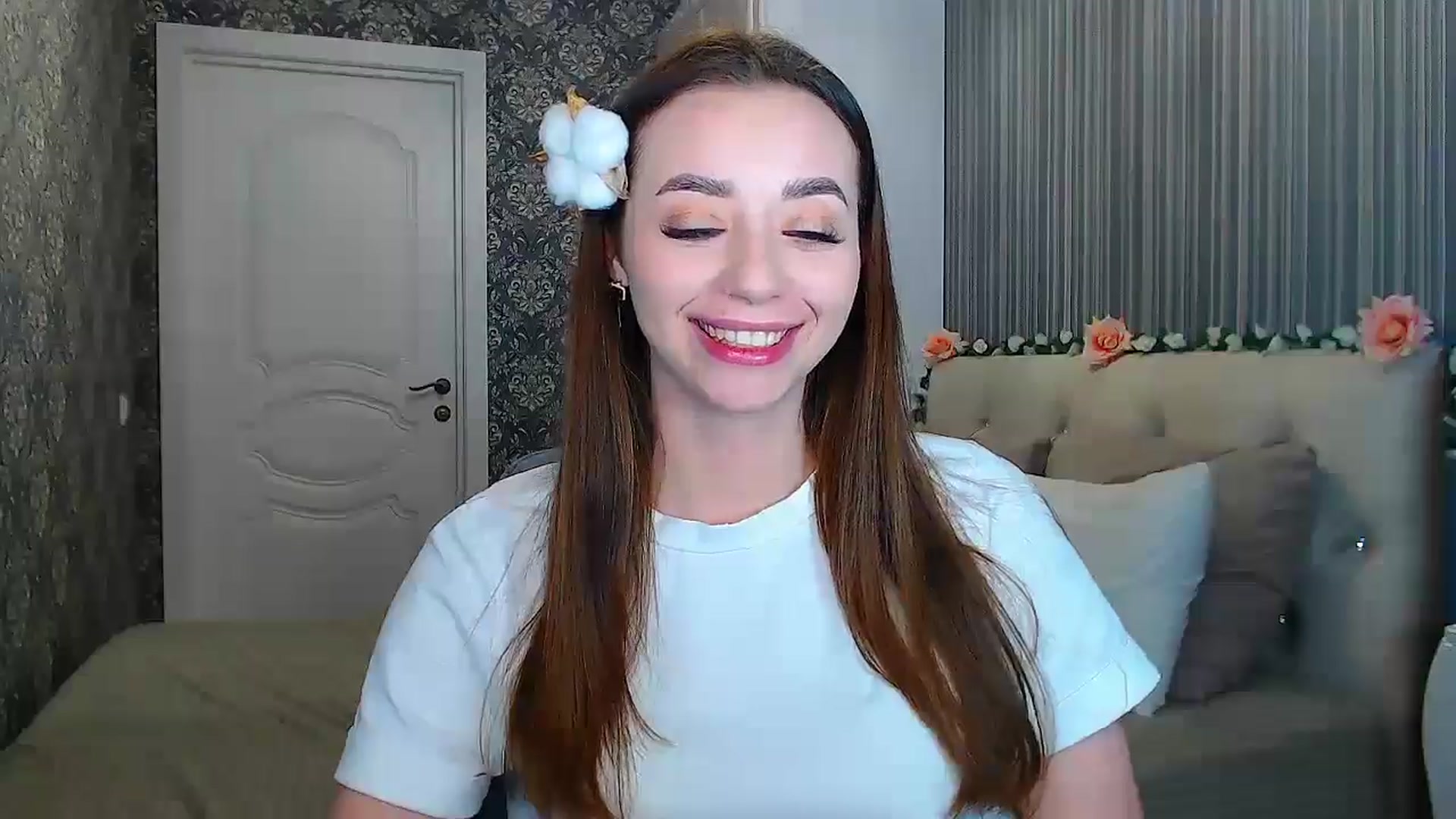 Gallery image thumbnail from EmeraldLilyyy's myfreecams stream on, 12/11/2024, 12:40 image 10 of 20