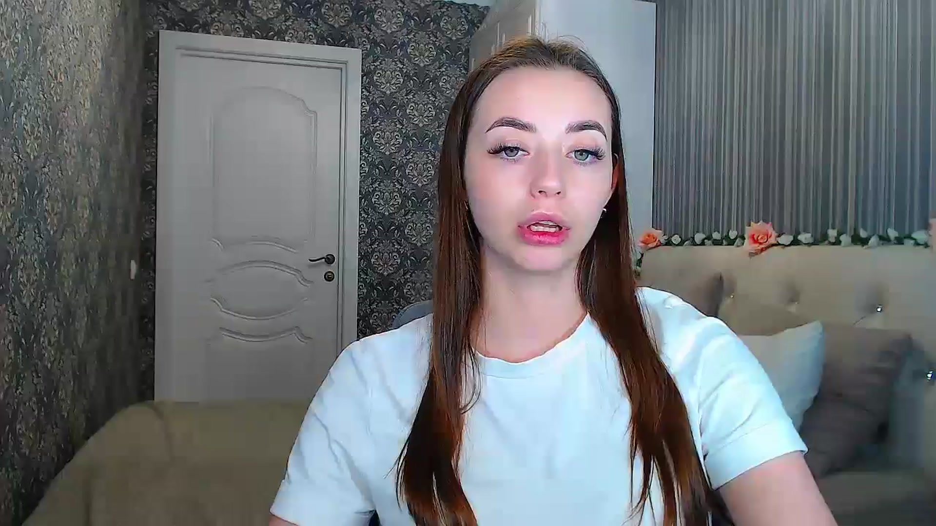 Gallery image thumbnail from EmeraldLilyyy's myfreecams stream on, 12/16/2024, 16:47 image 7 of 20