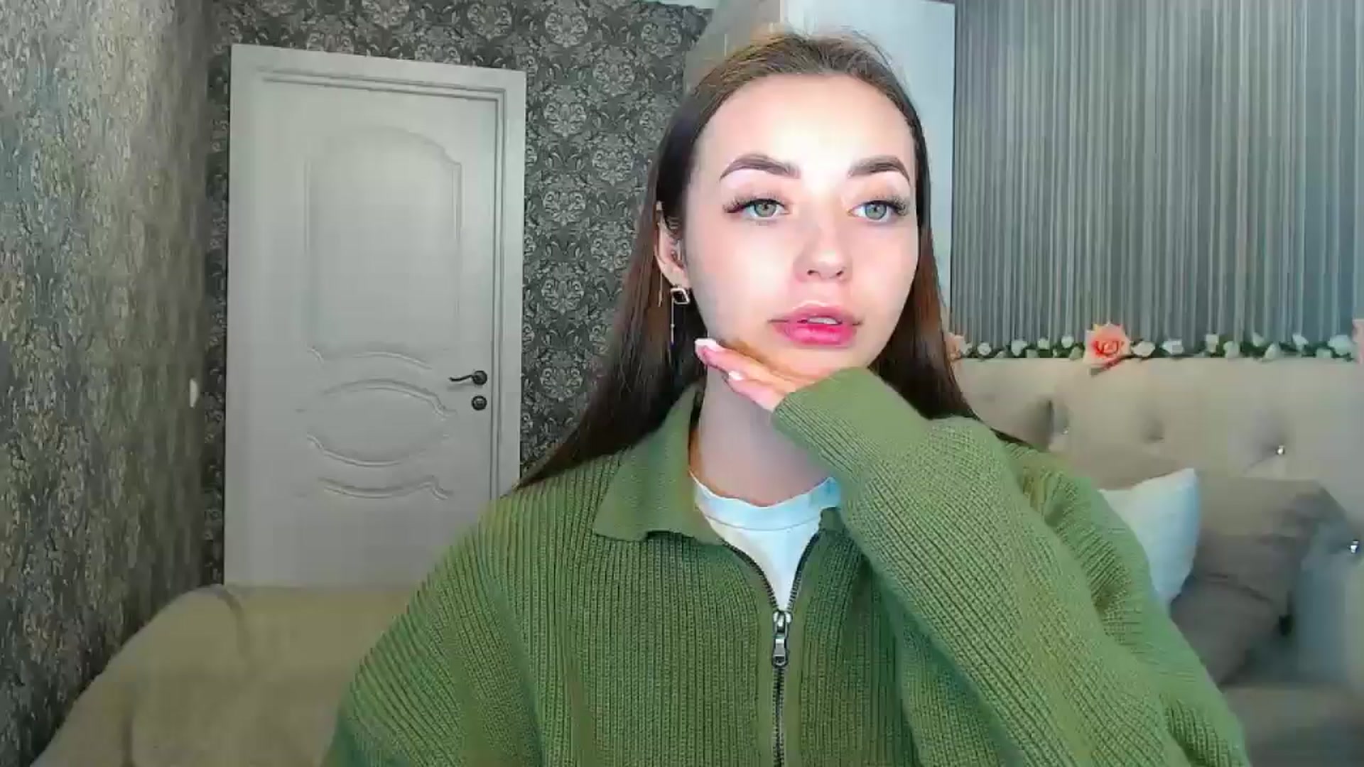 Gallery image thumbnail from EmeraldLilyyy's myfreecams stream on, 12/16/2024, 16:47 image 11 of 20