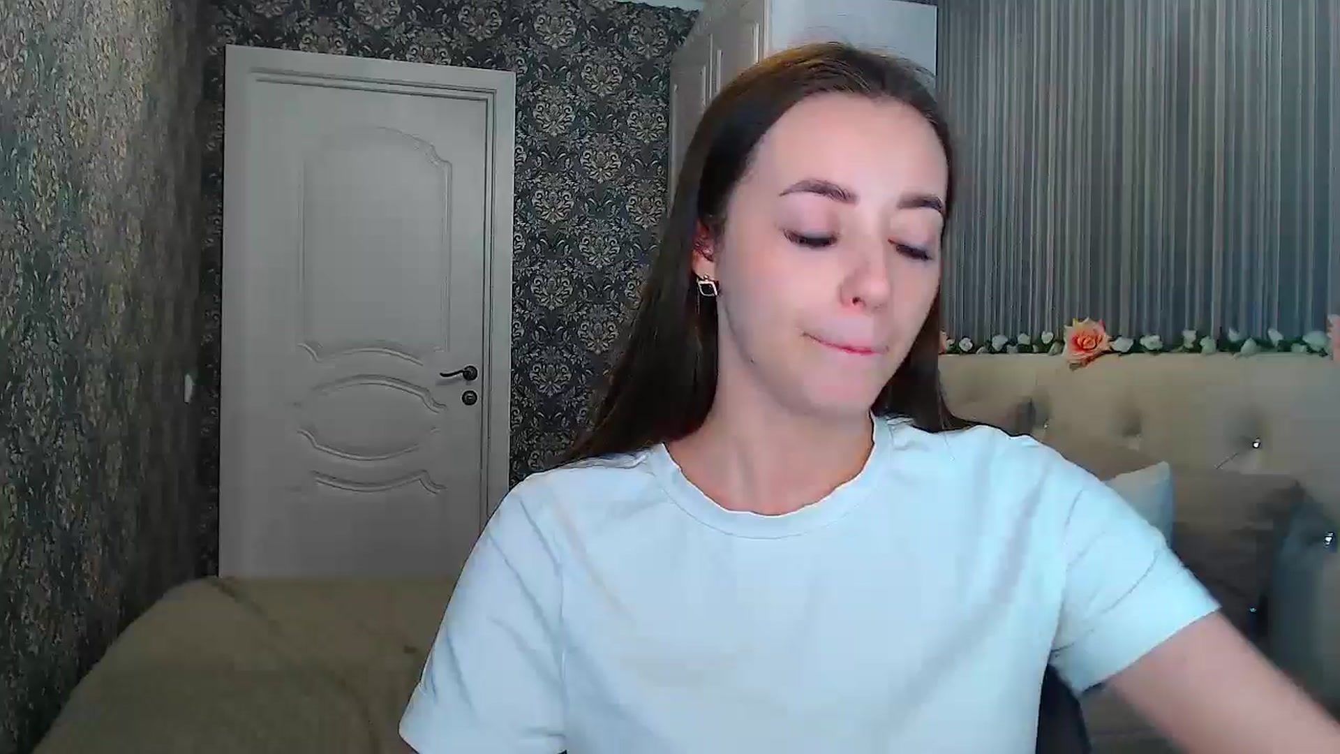 Gallery image thumbnail from EmeraldLilyyy's myfreecams stream on, 12/16/2024, 16:47 image 19 of 20