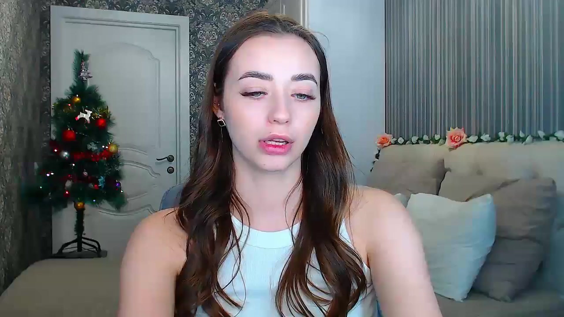 Gallery image thumbnail from EmeraldLilyyy's myfreecams stream on, 12/23/2024, 16:17 image 18 of 20