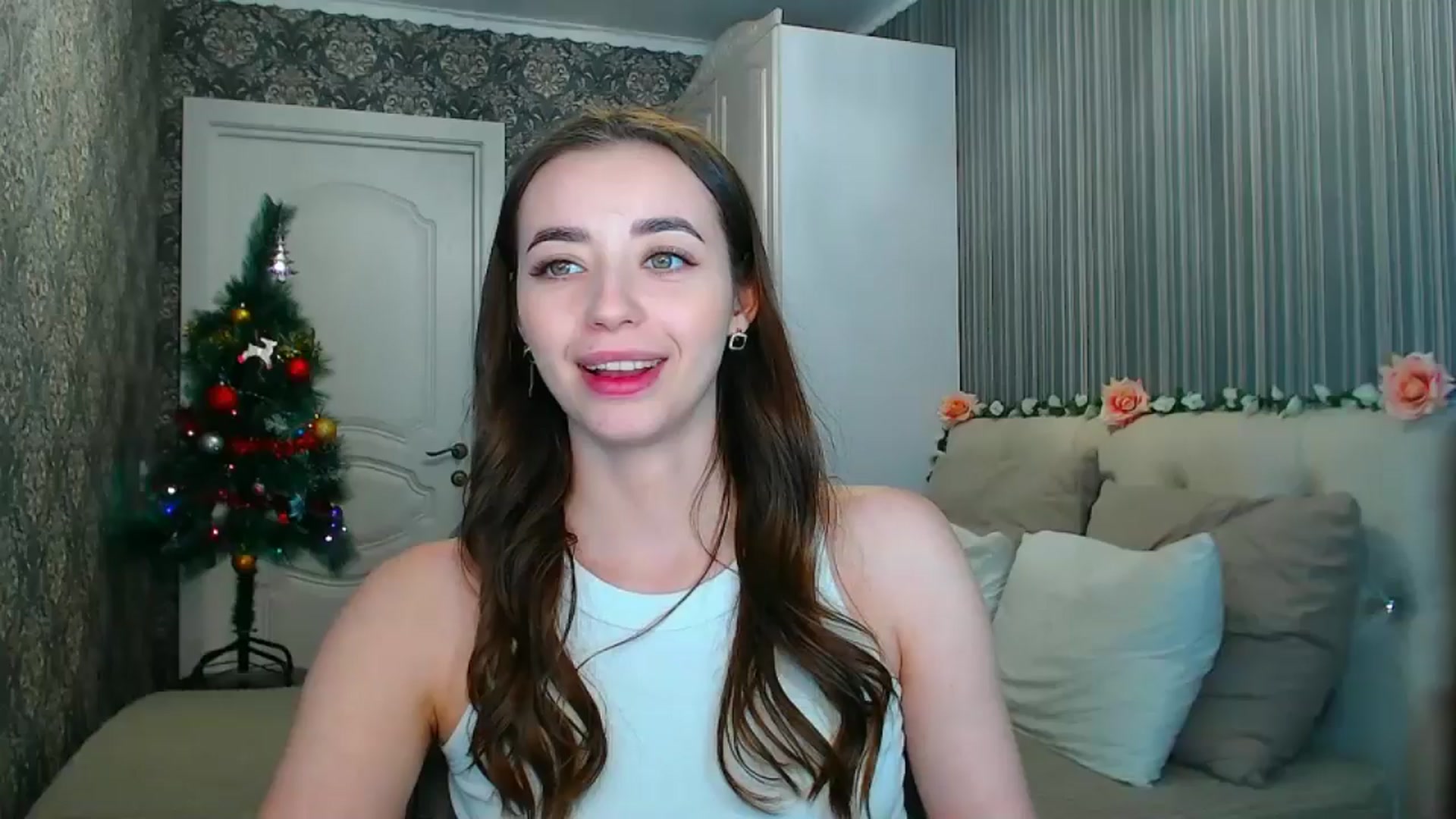 Gallery image thumbnail from EmeraldLilyyy's myfreecams stream on, 12/23/2024, 16:17 image 7 of 20