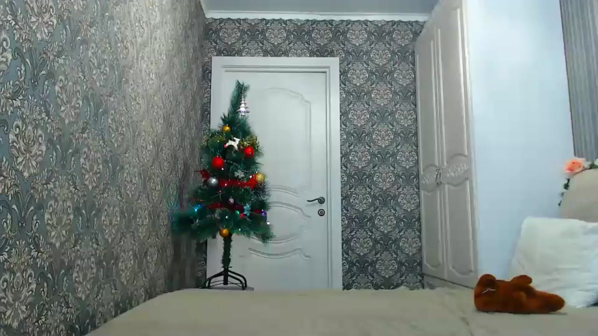 Gallery image thumbnail from EmeraldLilyyy's myfreecams stream on, 12/23/2024, 16:17 image 6 of 20