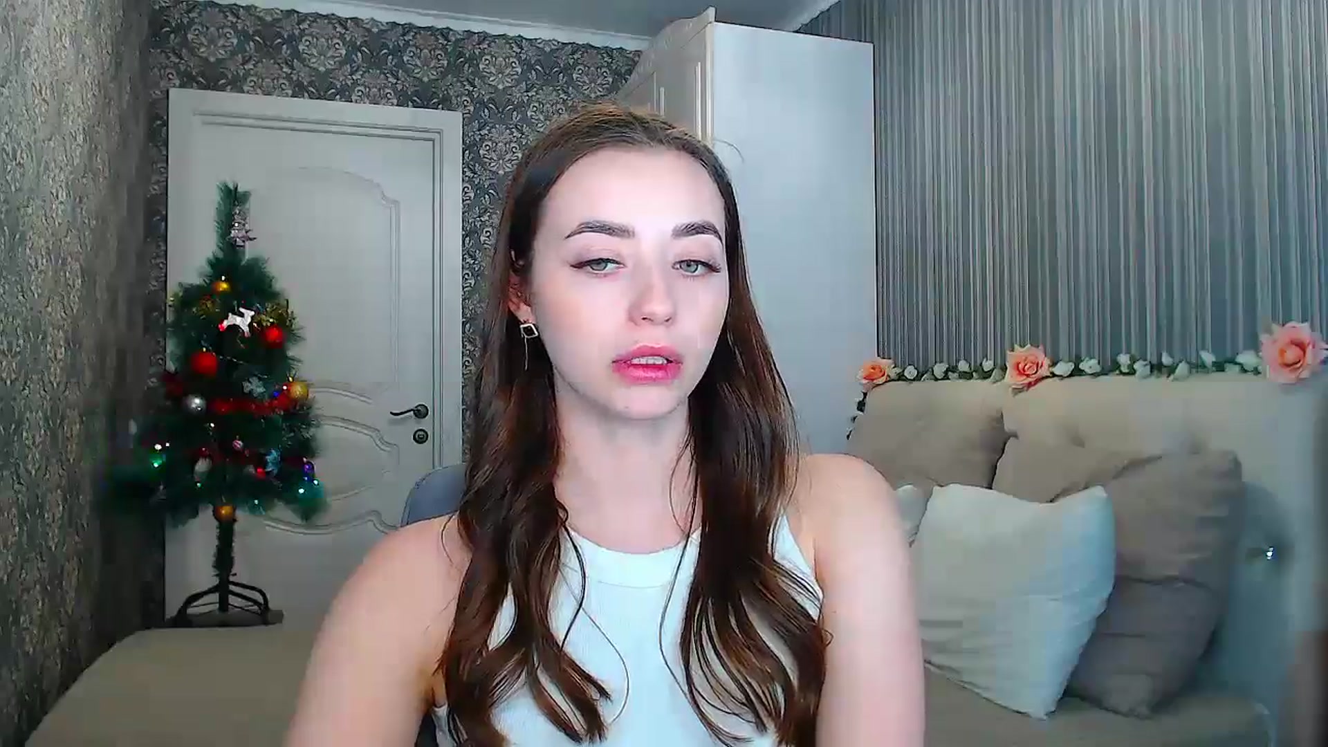 Gallery image thumbnail from EmeraldLilyyy's myfreecams stream on, 12/23/2024, 16:17 image 8 of 20