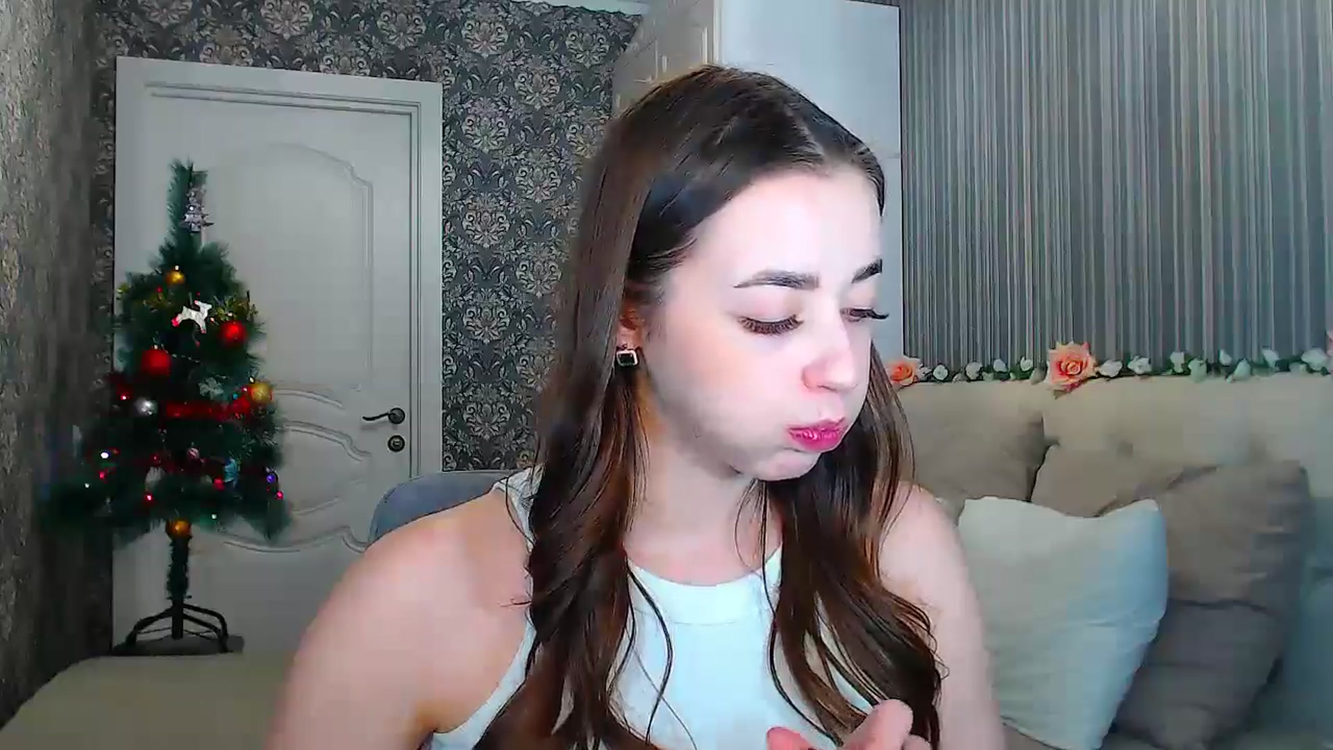 Gallery image thumbnail from EmeraldLilyyy's myfreecams stream on, 12/23/2024, 16:17 image 9 of 20