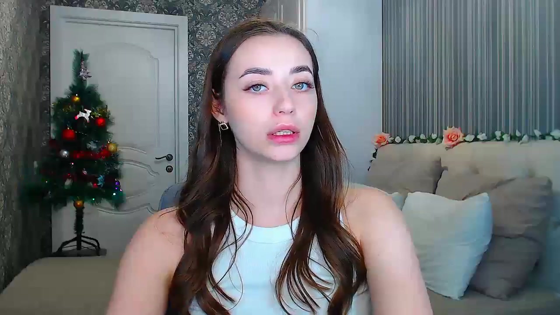 Gallery image thumbnail from EmeraldLilyyy's myfreecams stream on, 12/23/2024, 16:17 image 19 of 20