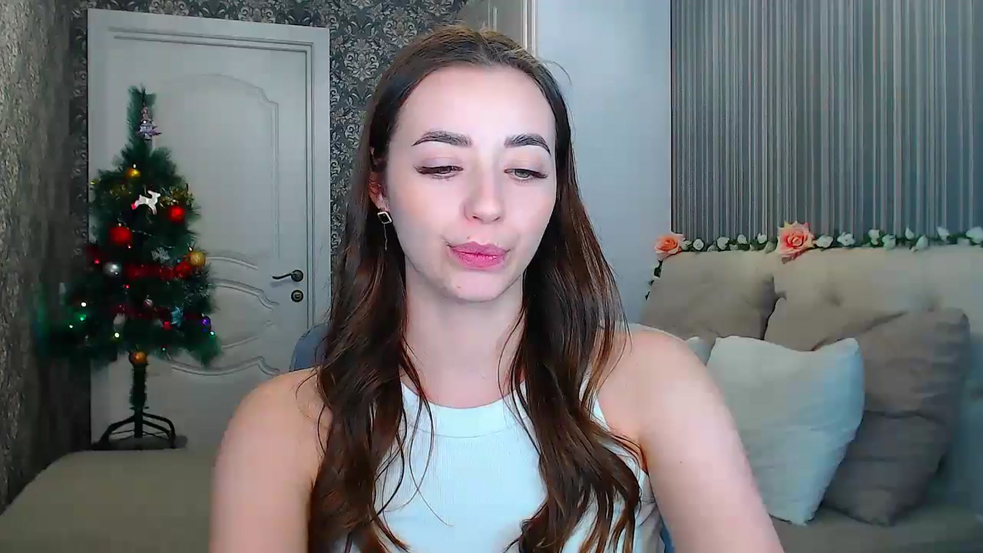 Gallery image thumbnail from EmeraldLilyyy's myfreecams stream on, 12/23/2024, 16:35 image 6 of 20
