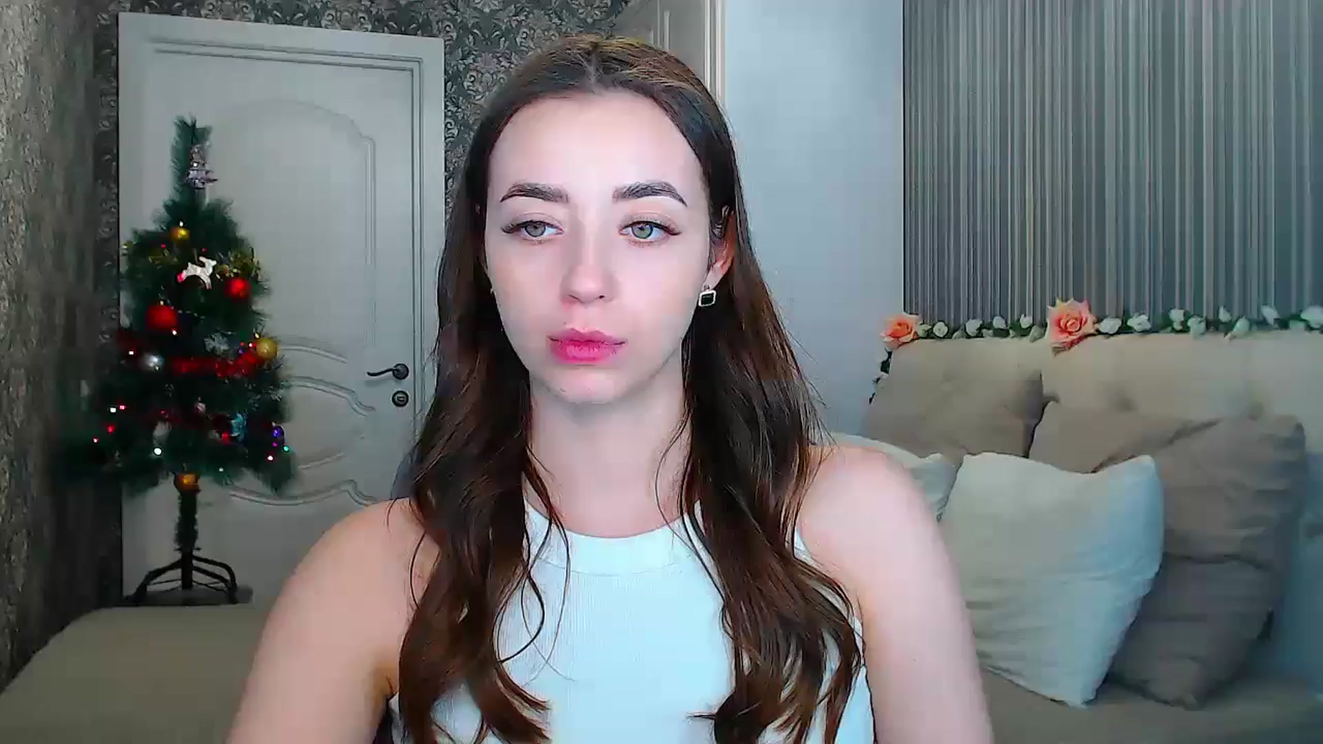 Gallery image thumbnail from EmeraldLilyyy's myfreecams stream on, 12/23/2024, 16:35 image 18 of 20