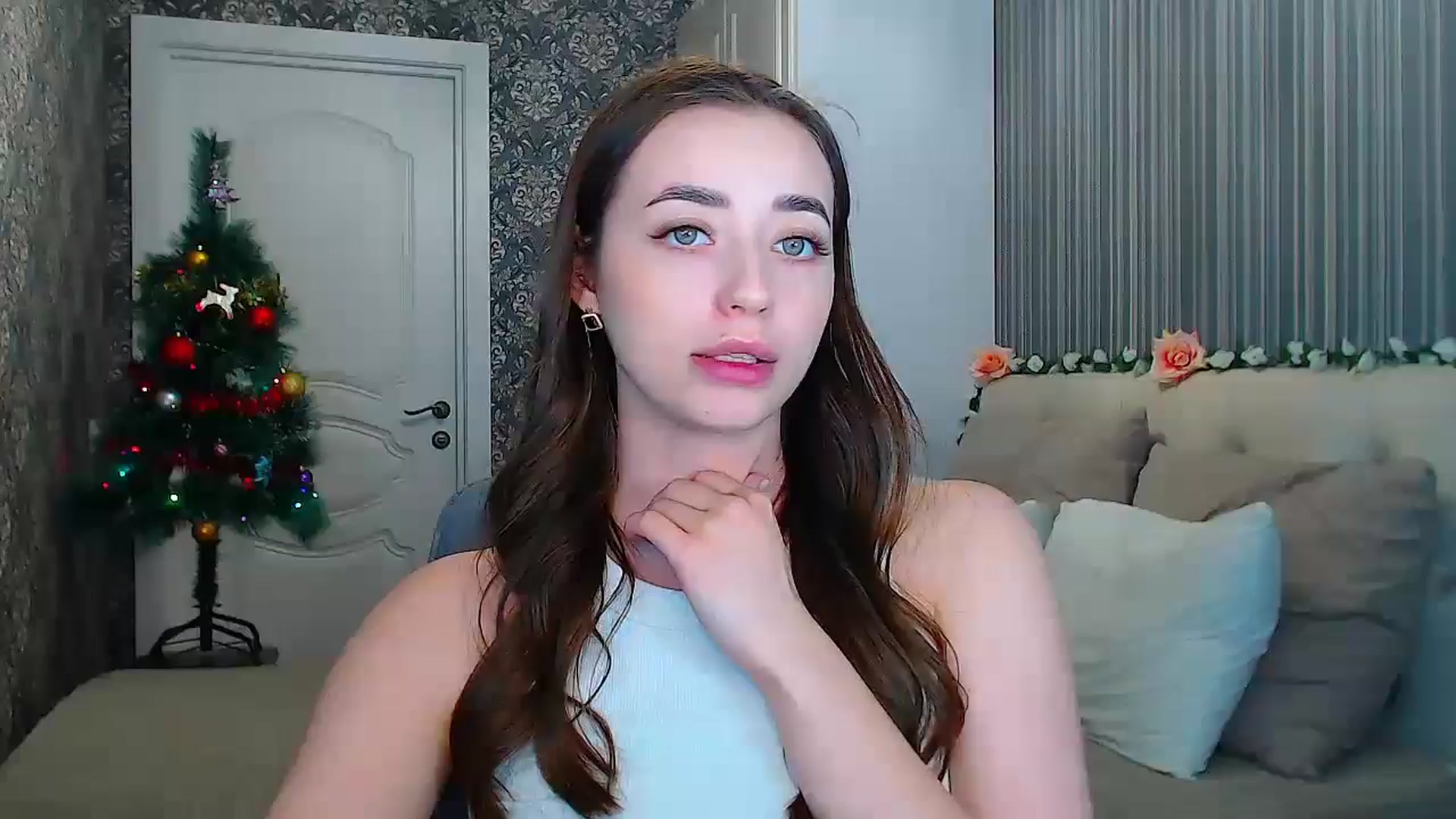 Gallery image thumbnail from EmeraldLilyyy's myfreecams stream on, 12/23/2024, 16:48 image 17 of 20