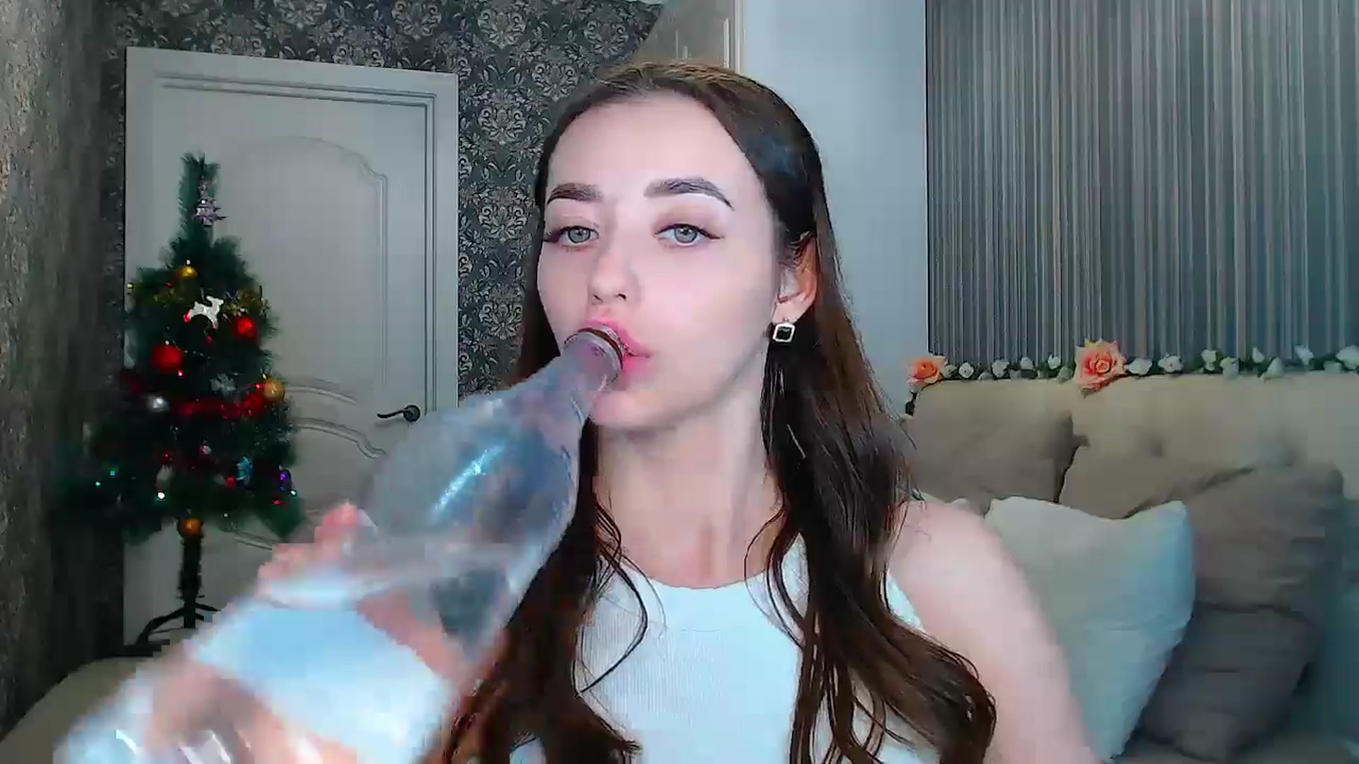 Gallery image thumbnail from EmeraldLilyyy's myfreecams stream on, 12/23/2024, 17:24 image 7 of 20