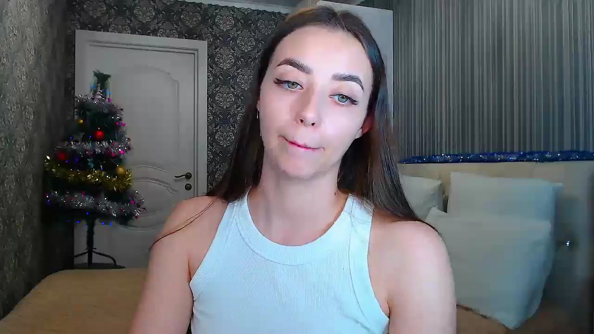 Gallery image thumbnail from EmeraldLilyyy's myfreecams stream on, 01/06/2025, 14:08 image 3 of 20