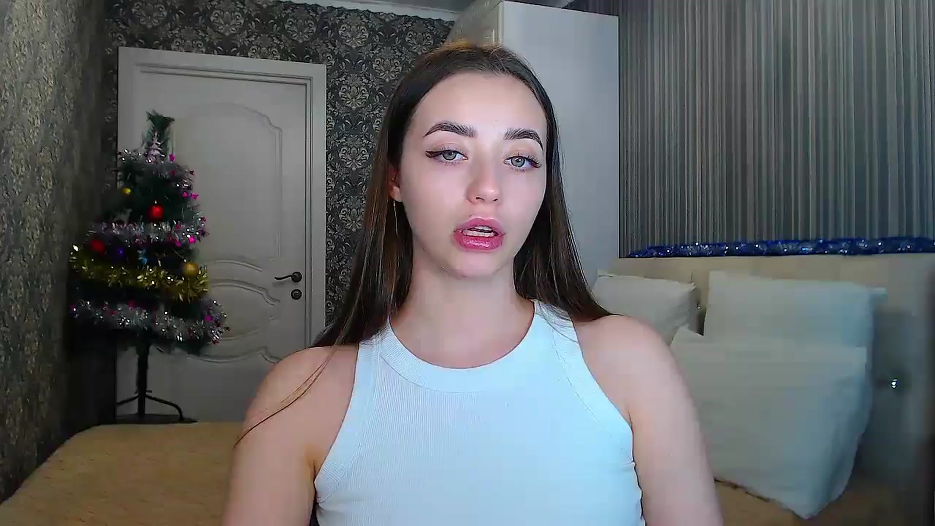 Gallery image thumbnail from EmeraldLilyyy's myfreecams stream on, 01/06/2025, 14:08 image 7 of 20