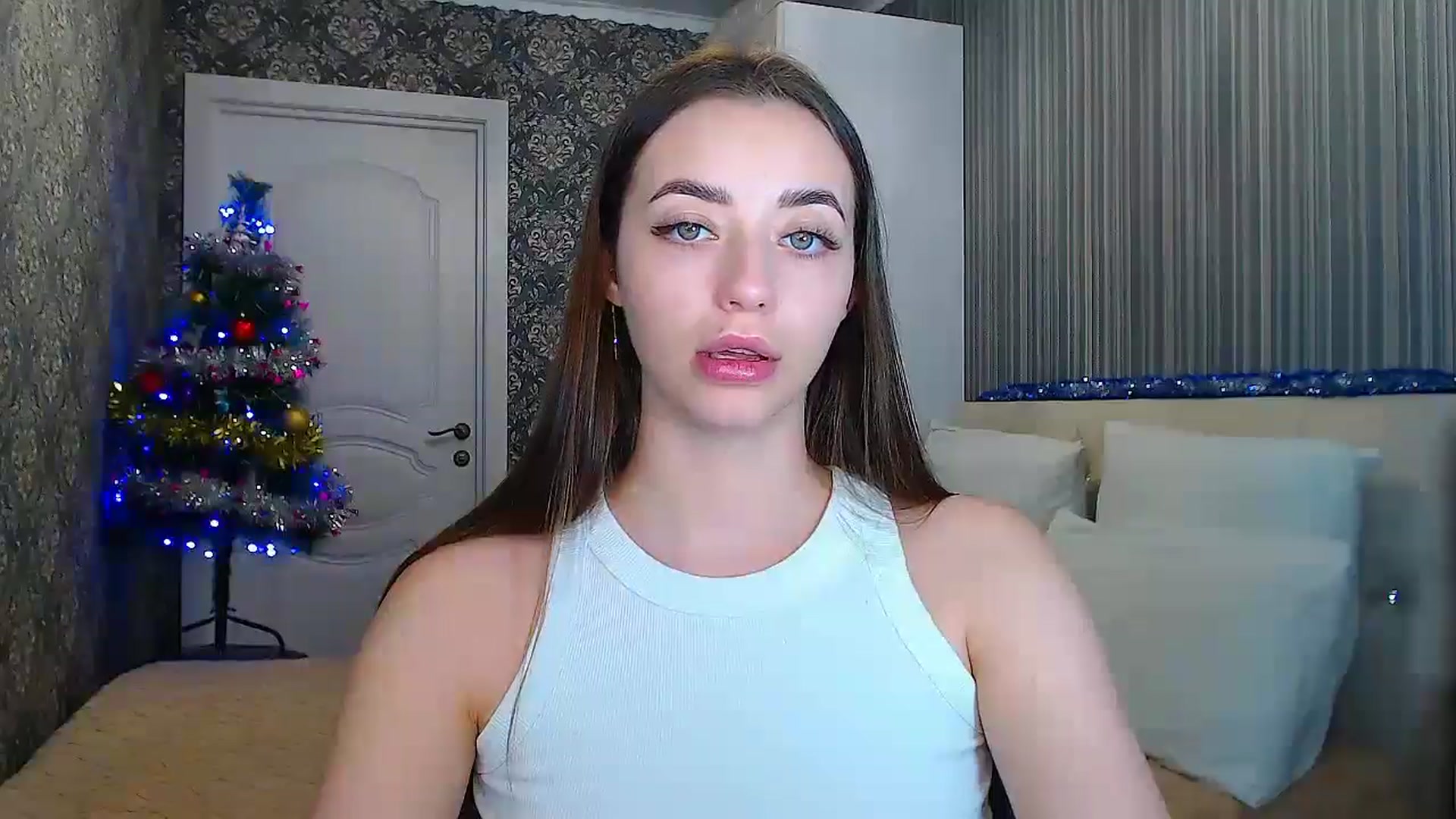 Gallery image thumbnail from EmeraldLilyyy's myfreecams stream on, 01/06/2025, 14:08 image 13 of 20