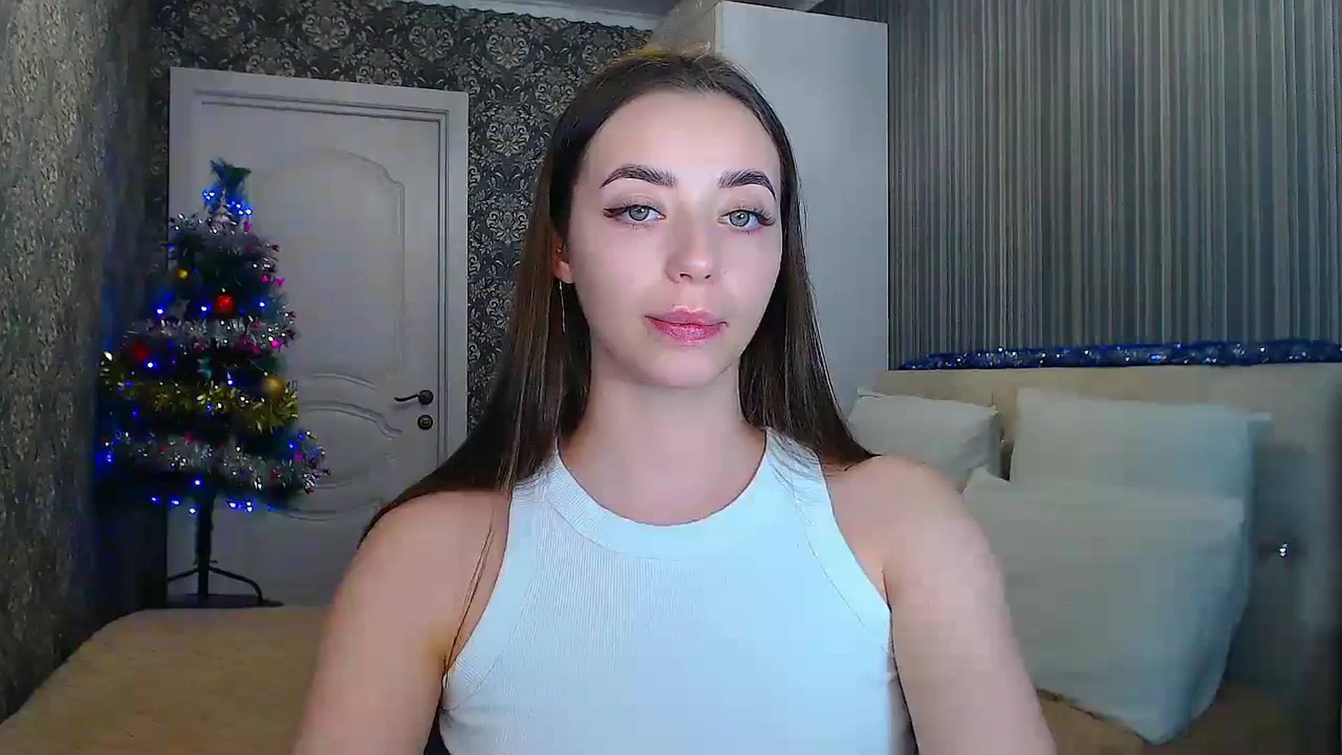 Gallery image thumbnail from EmeraldLilyyy's myfreecams stream on, 01/06/2025, 14:08 image 12 of 20