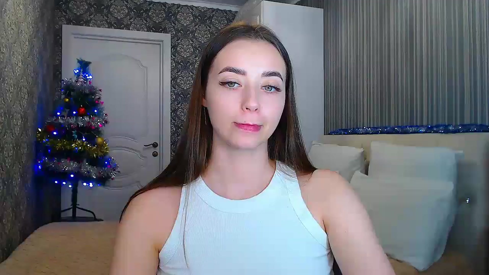 Gallery image thumbnail from EmeraldLilyyy's myfreecams stream on, 01/06/2025, 14:08 image 19 of 20