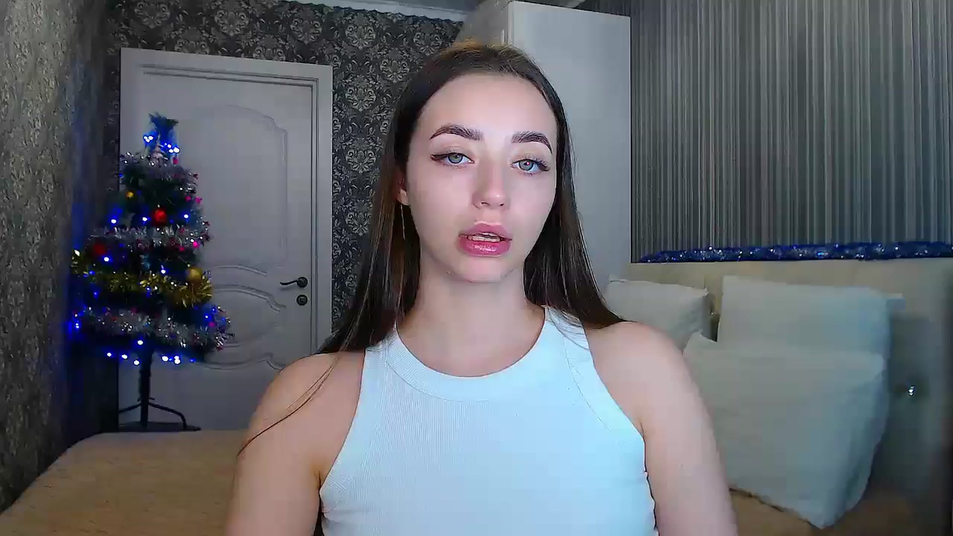 Gallery image thumbnail from EmeraldLilyyy's myfreecams stream on, 01/06/2025, 14:08 image 6 of 20