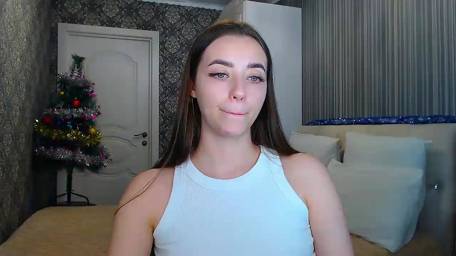 Gallery image thumbnail from EmeraldLilyyy's myfreecams stream on, 01/06/2025, 14:08 image 5 of 20